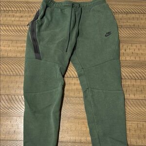 Nike Men's Green Joggers